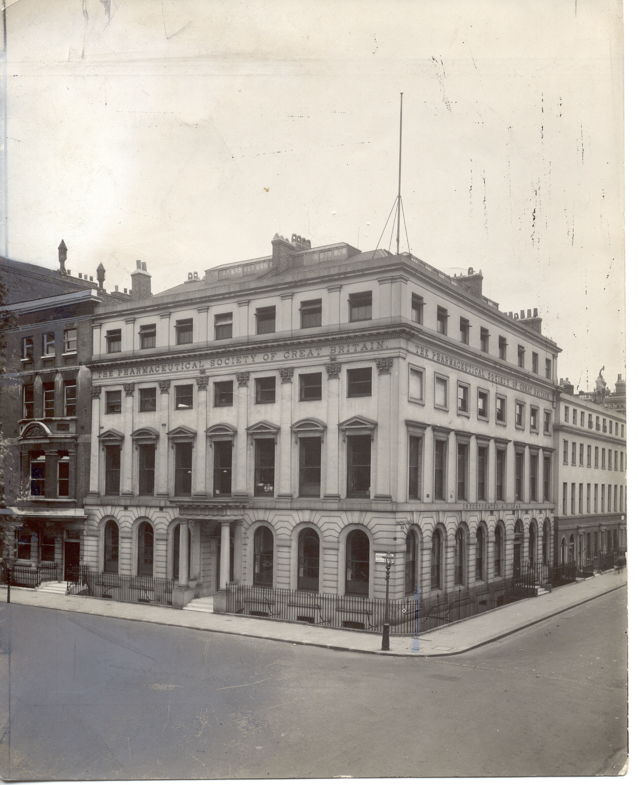 LDRPS: SZ830 17 Bloomsbury Square. In the 1860s the country’s first pharmaceutical chemistry laboratories were added as the top floor, funded by Jacob Bell’s bequest
